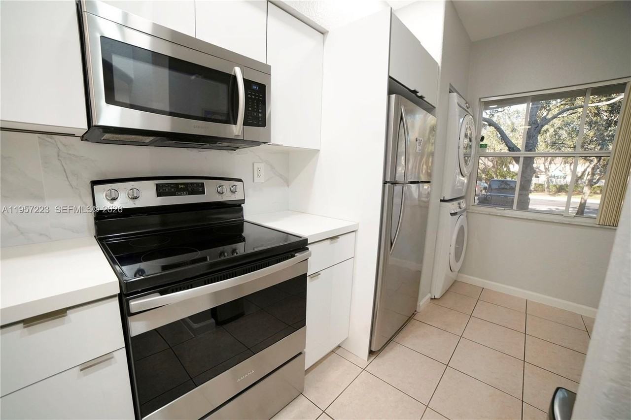 8360 Sw 27th St #104