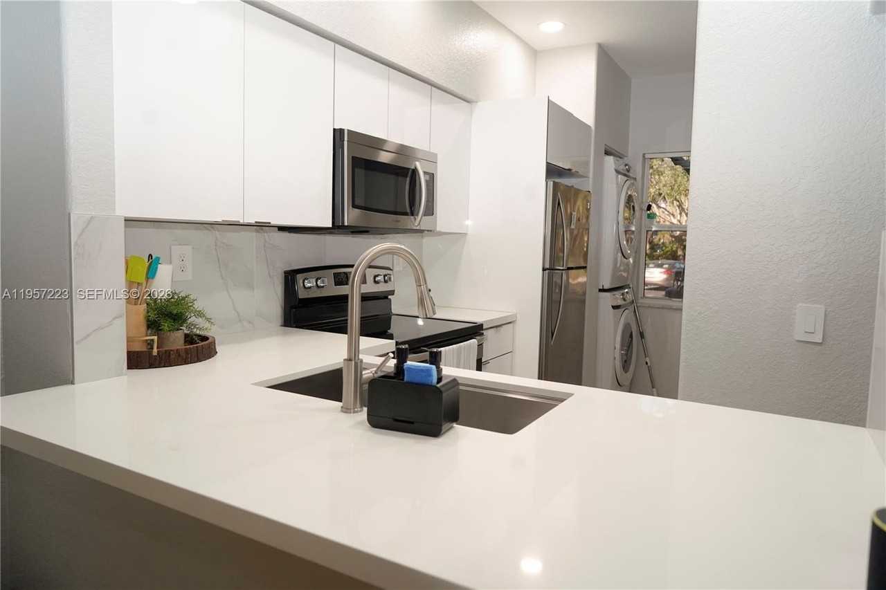 8360 Sw 27th St #104 - Photo 7 of 32