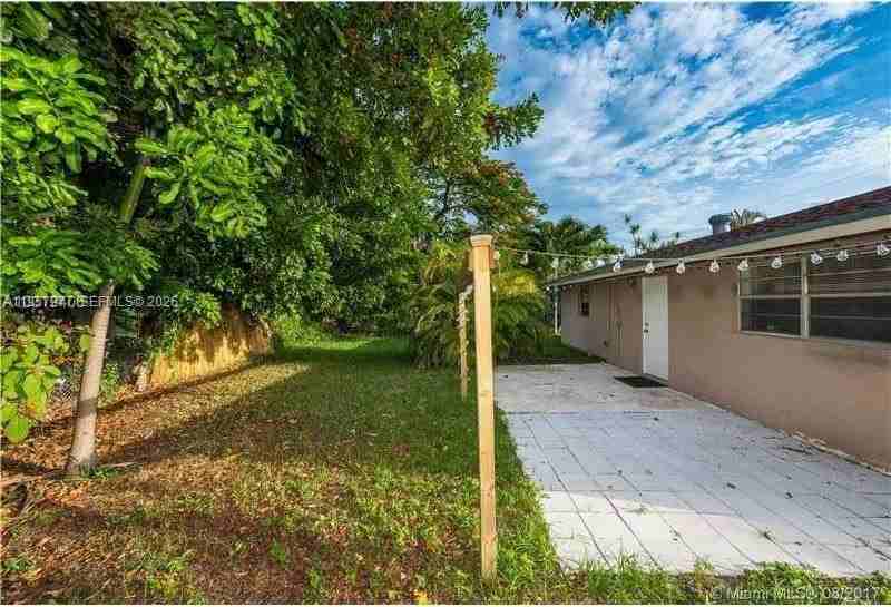 127 Nw 13th Ave #REAR - Photo 2 of 9