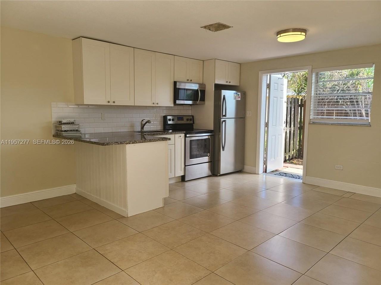 127 Nw 13th Ave #REAR - Photo 3 of 9