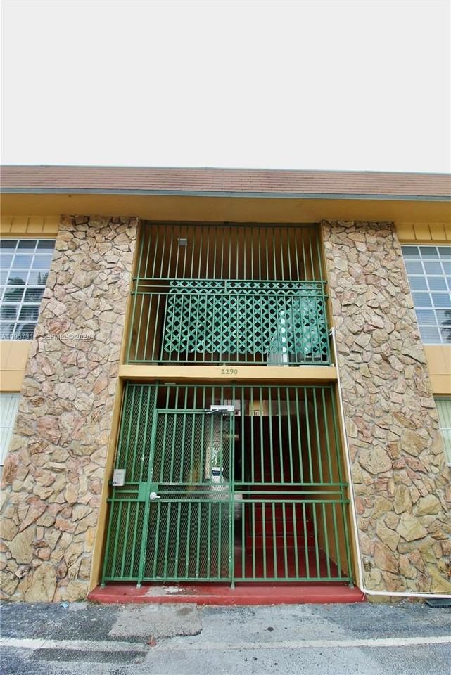 2290 Nw North River Dr #16 - Photo 2 of 22