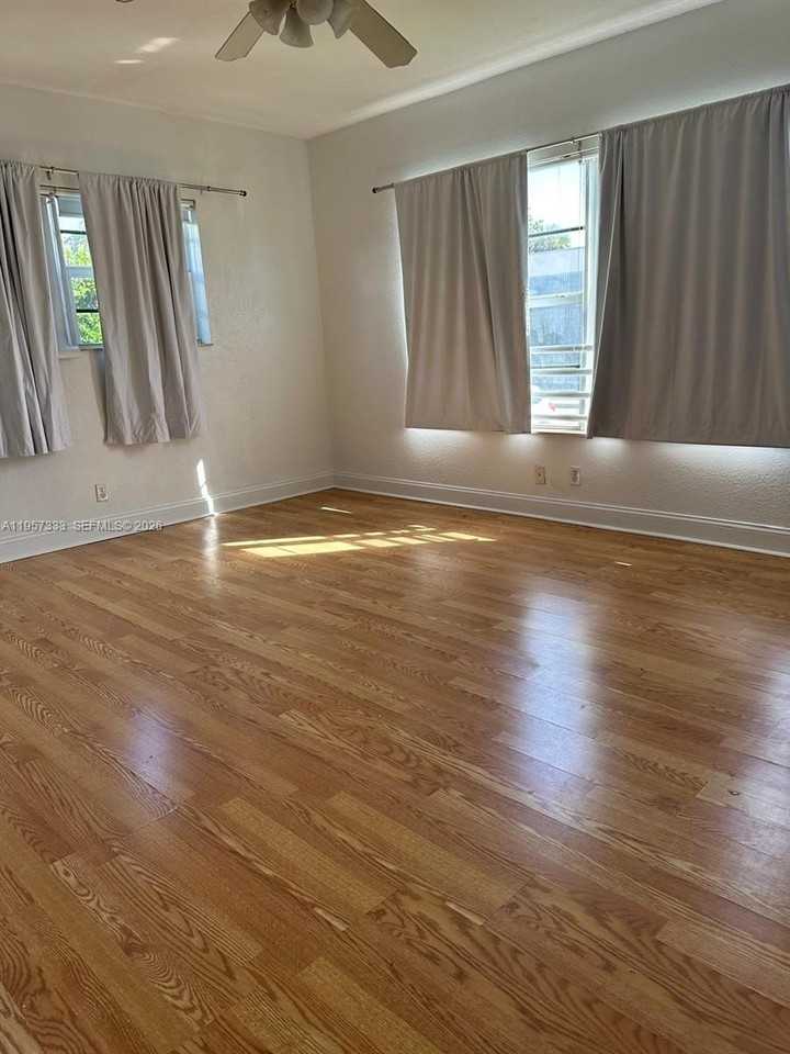 1065 97th St #1A - Photo 3 of 14