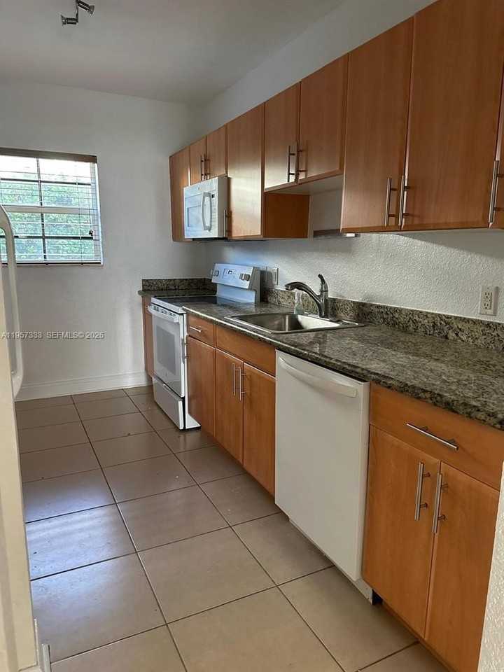 1065 97th St #1A - Photo 5 of 14