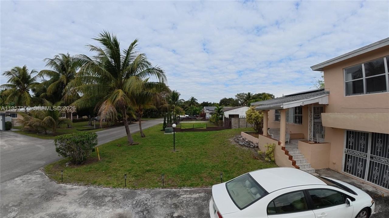 14931 Ne 7th Ct #14931 - Photo 2 of 35