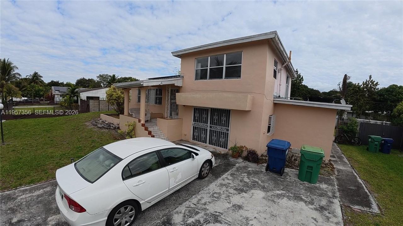 14931 Ne 7th Ct #14931 - Photo 3 of 35