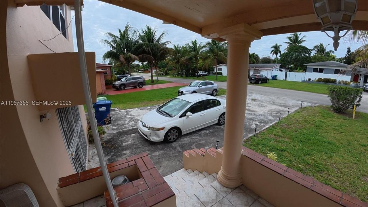 14931 Ne 7th Ct #14931 - Photo 4 of 35