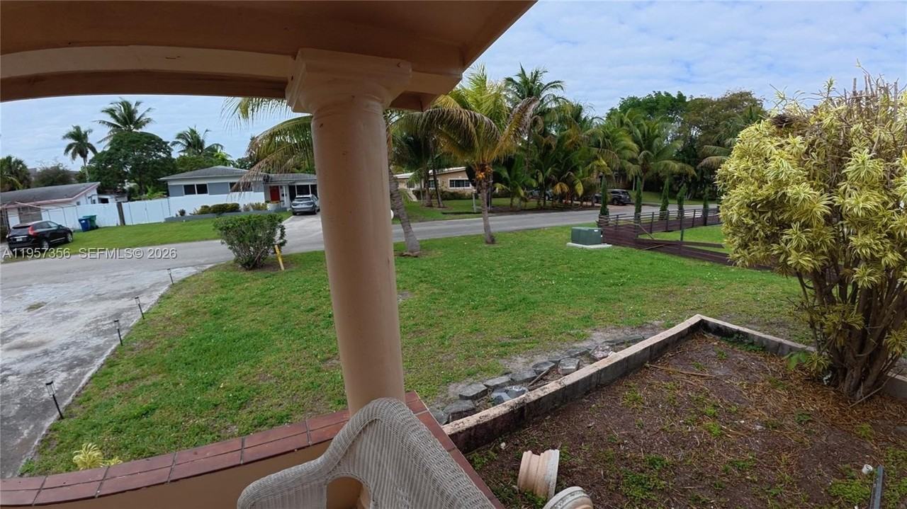 14931 Ne 7th Ct #14931 - Photo 5 of 35