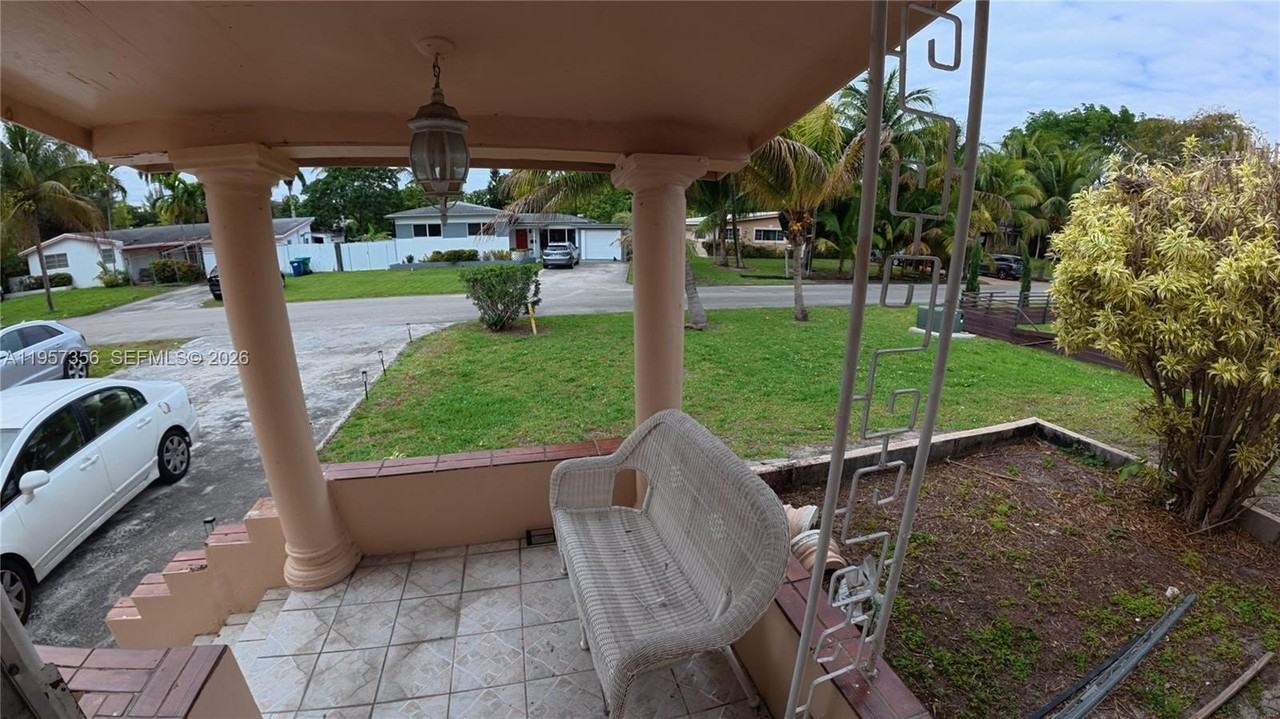 14931 Ne 7th Ct #14931 - Photo 6 of 35