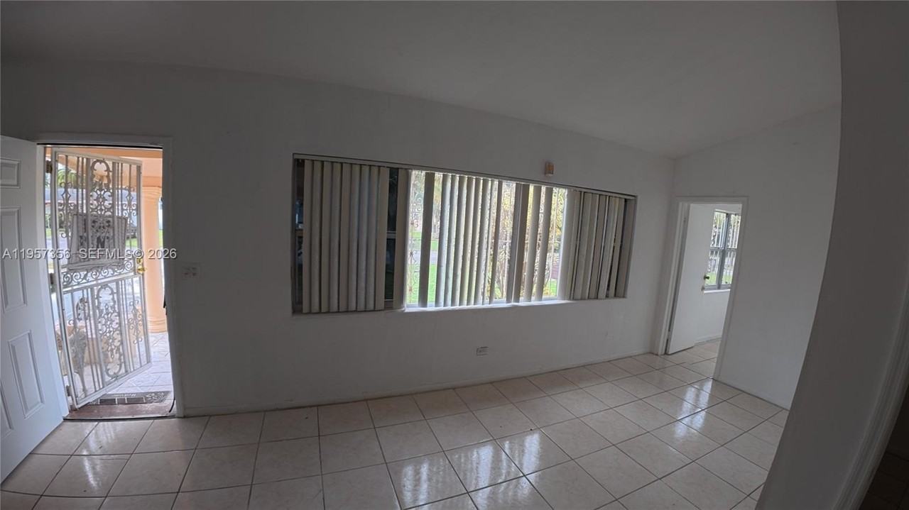 14931 Ne 7th Ct #14931 - Photo 7 of 35