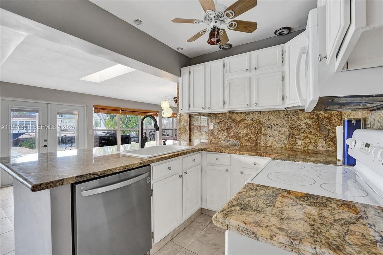 1121 Guava Isle - Photo 4 of 50