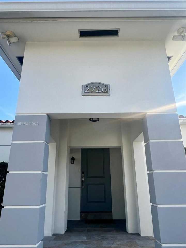 2726 Sw 19th Ter #2726 - Photo 3 of 50