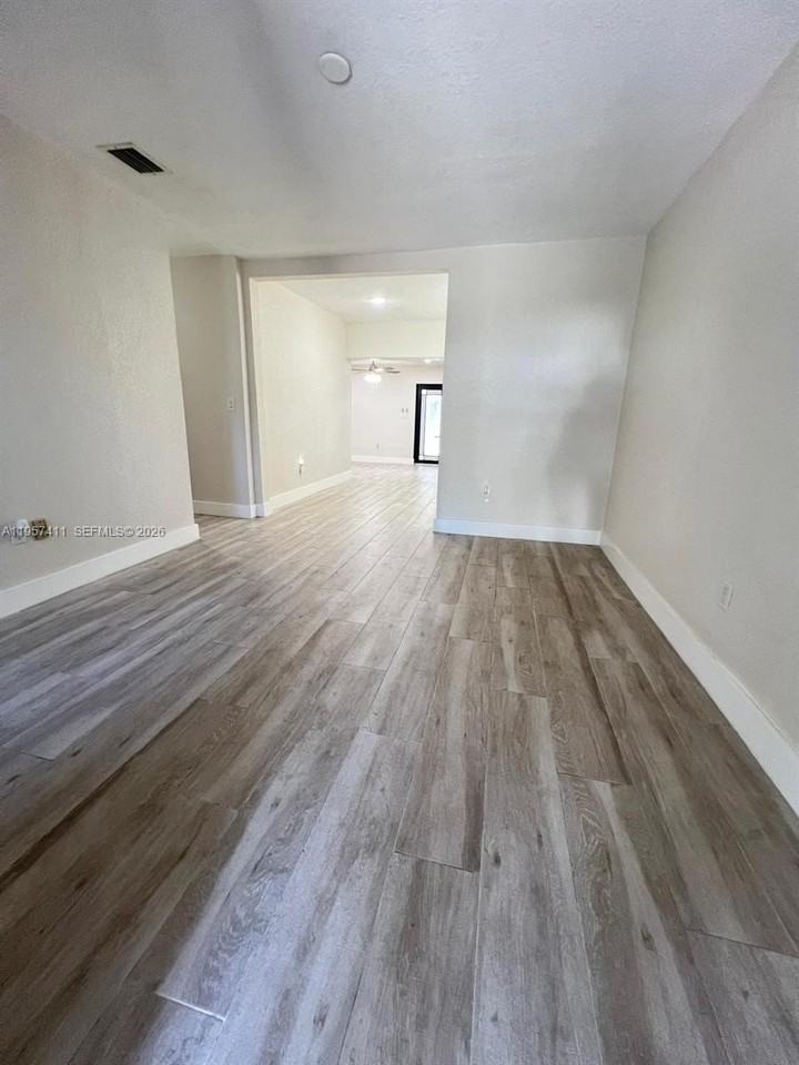 2726 Sw 19th Ter #2726 - Photo 4 of 50