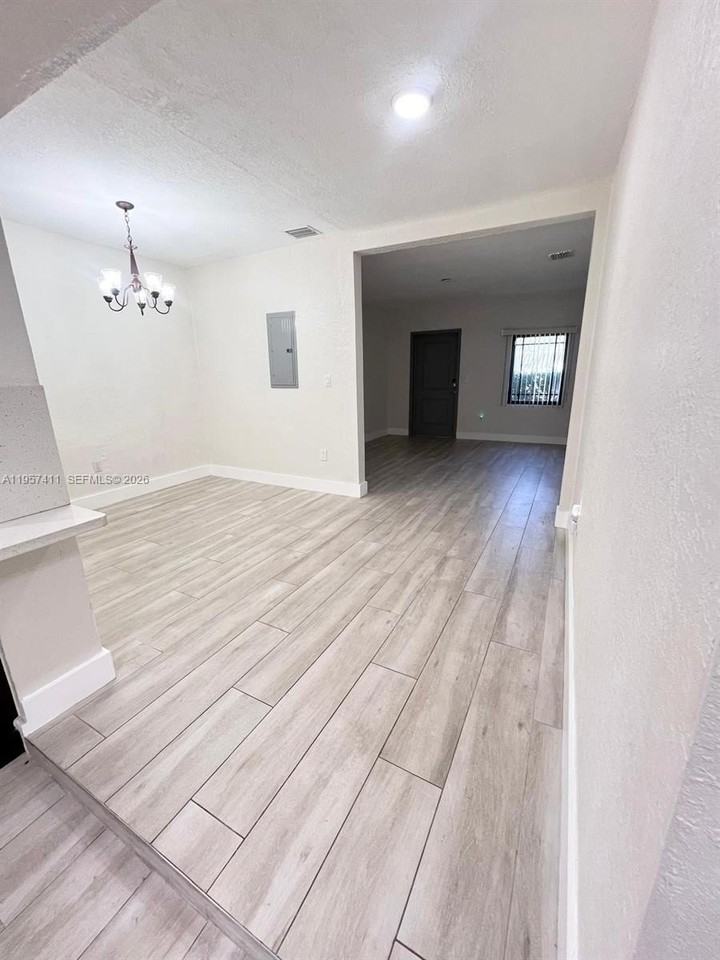 2726 Sw 19th Ter #2726 - Photo 5 of 50