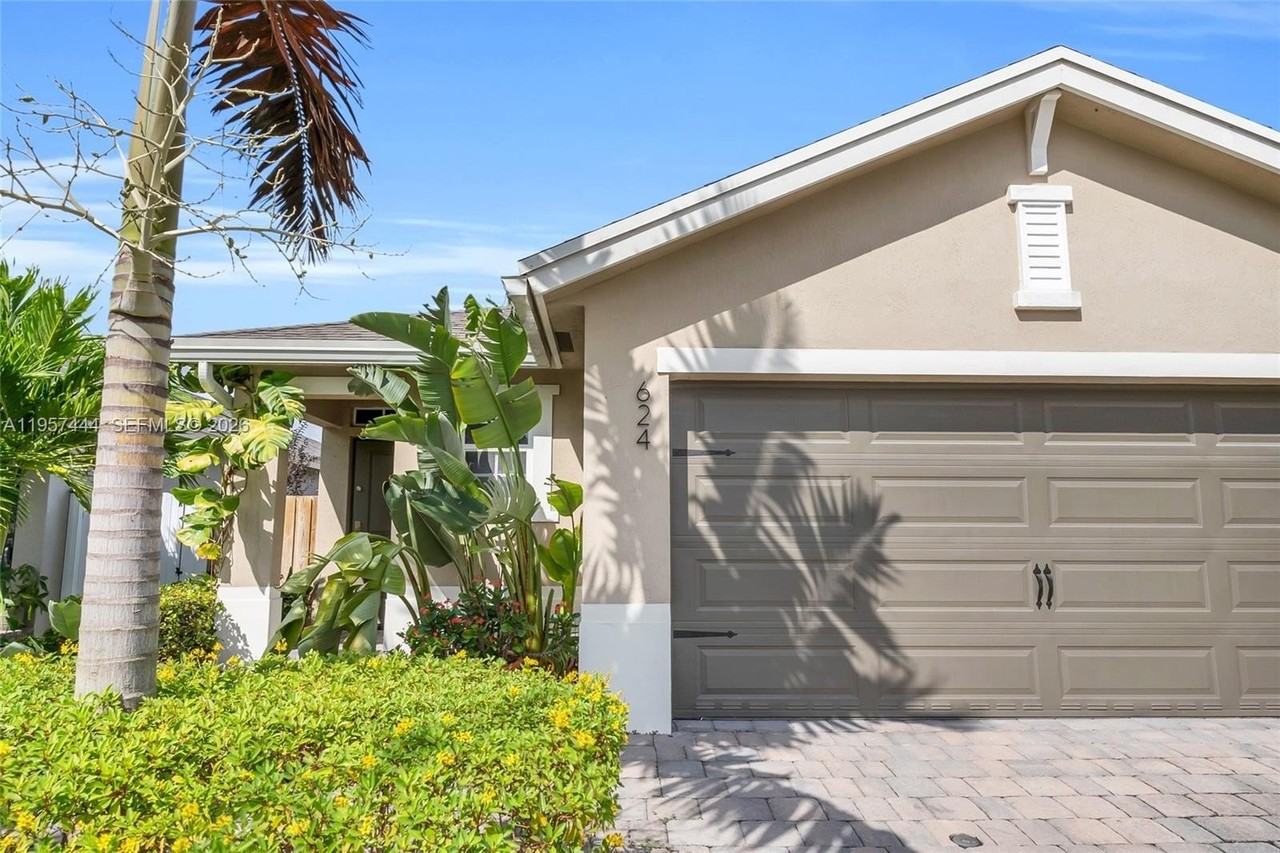 624 Ne 5th Way #0 - Photo 3 of 29