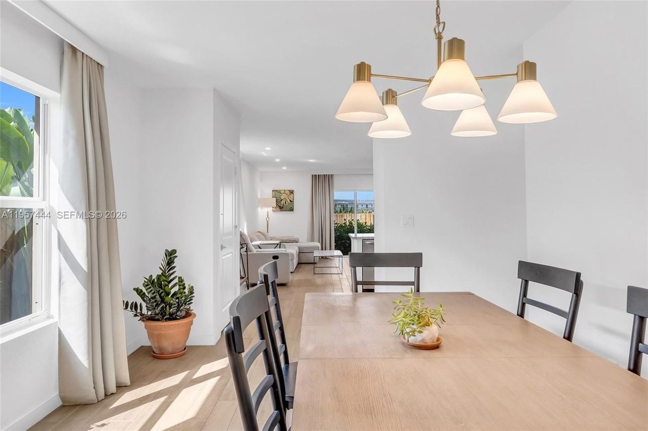 624 Ne 5th Way #0 - Photo 7 of 29