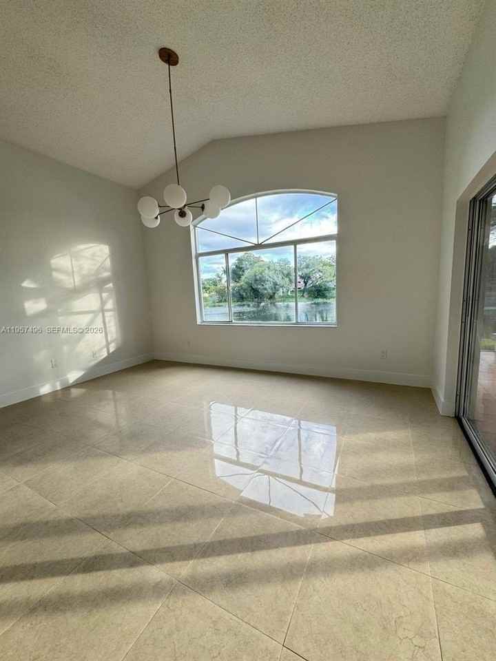 17850 Nw 19th St #17850 - Photo 5 of 34