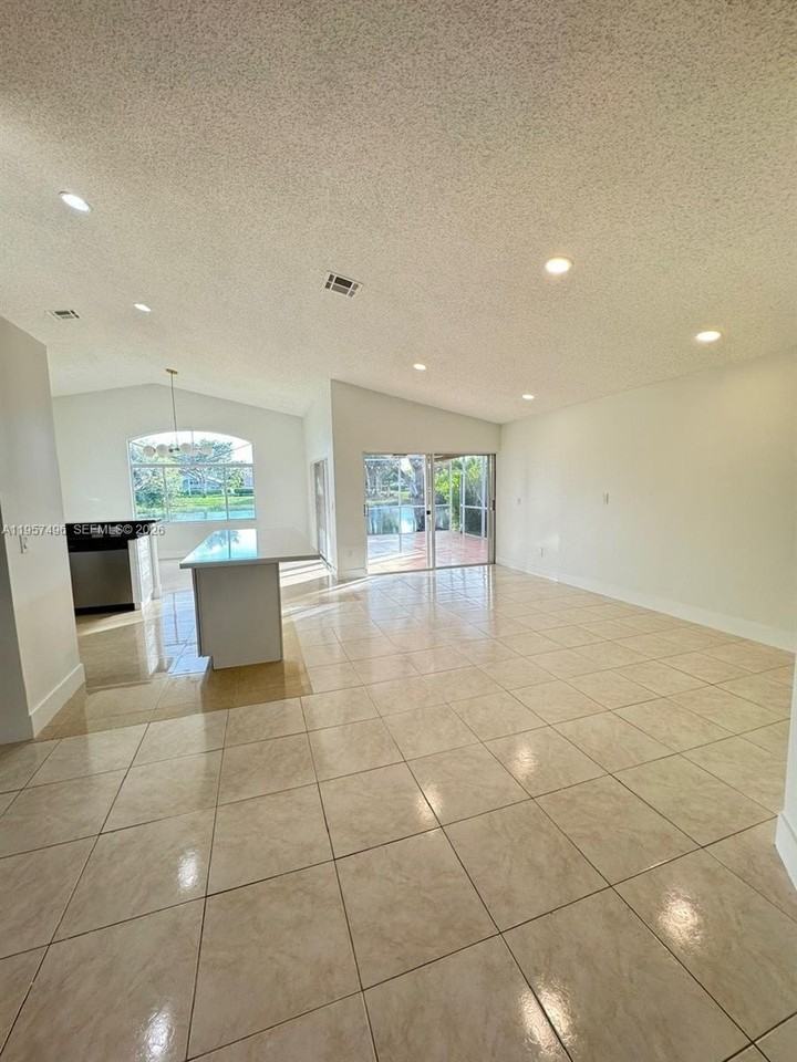 17850 Nw 19th St #17850 - Photo 6 of 34