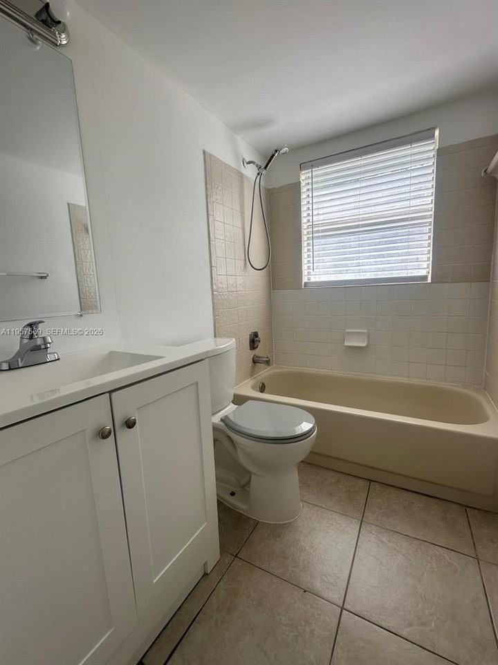 10206 Twin Lakes Dr #15B - Photo 7 of 22