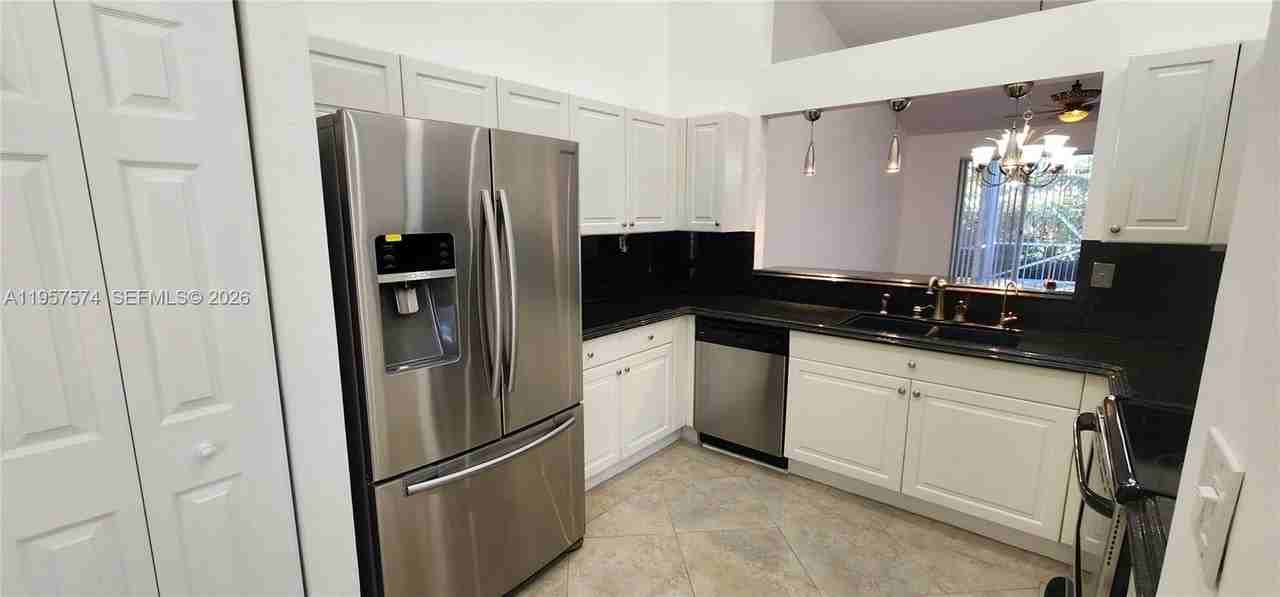 7400 S Aragon Blvd #3 - Photo 3 of 35