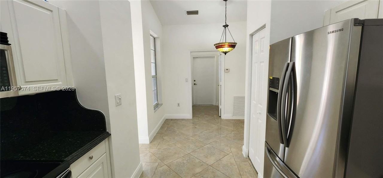 7400 S Aragon Blvd #3 - Photo 5 of 35