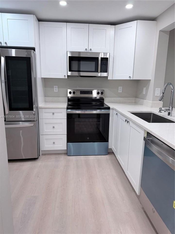 2324 S Cypress Bend Dr #117 - Photo 2 of 12