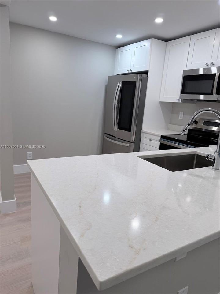 2324 S Cypress Bend Dr #117 - Photo 3 of 12