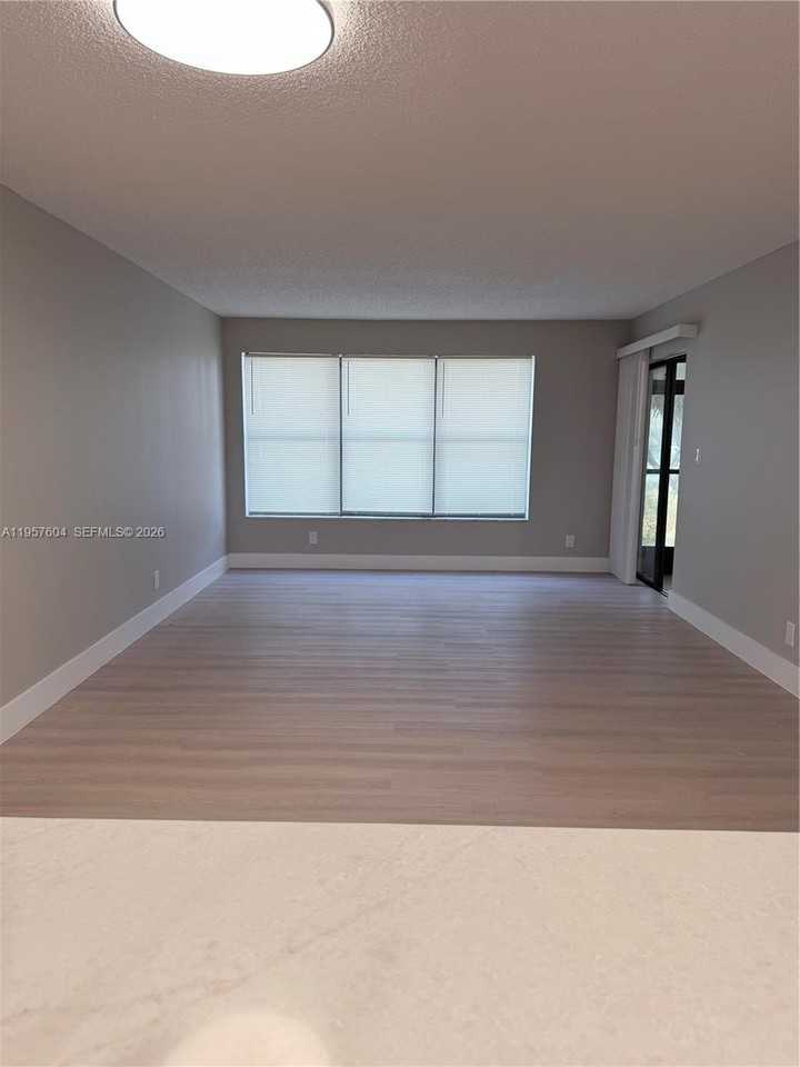 2324 S Cypress Bend Dr #117 - Photo 4 of 12