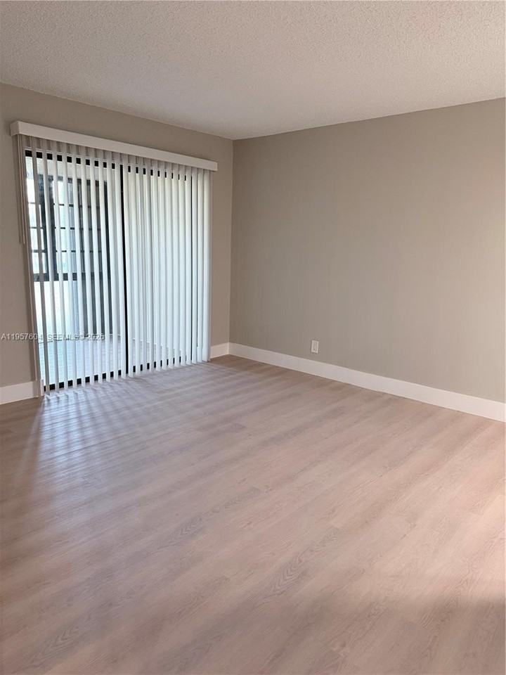 2324 S Cypress Bend Dr #117 - Photo 5 of 12