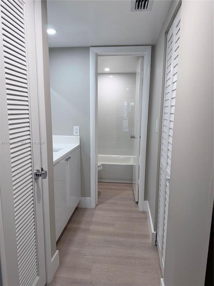 2324 S Cypress Bend Dr #117 - Photo 7 of 12