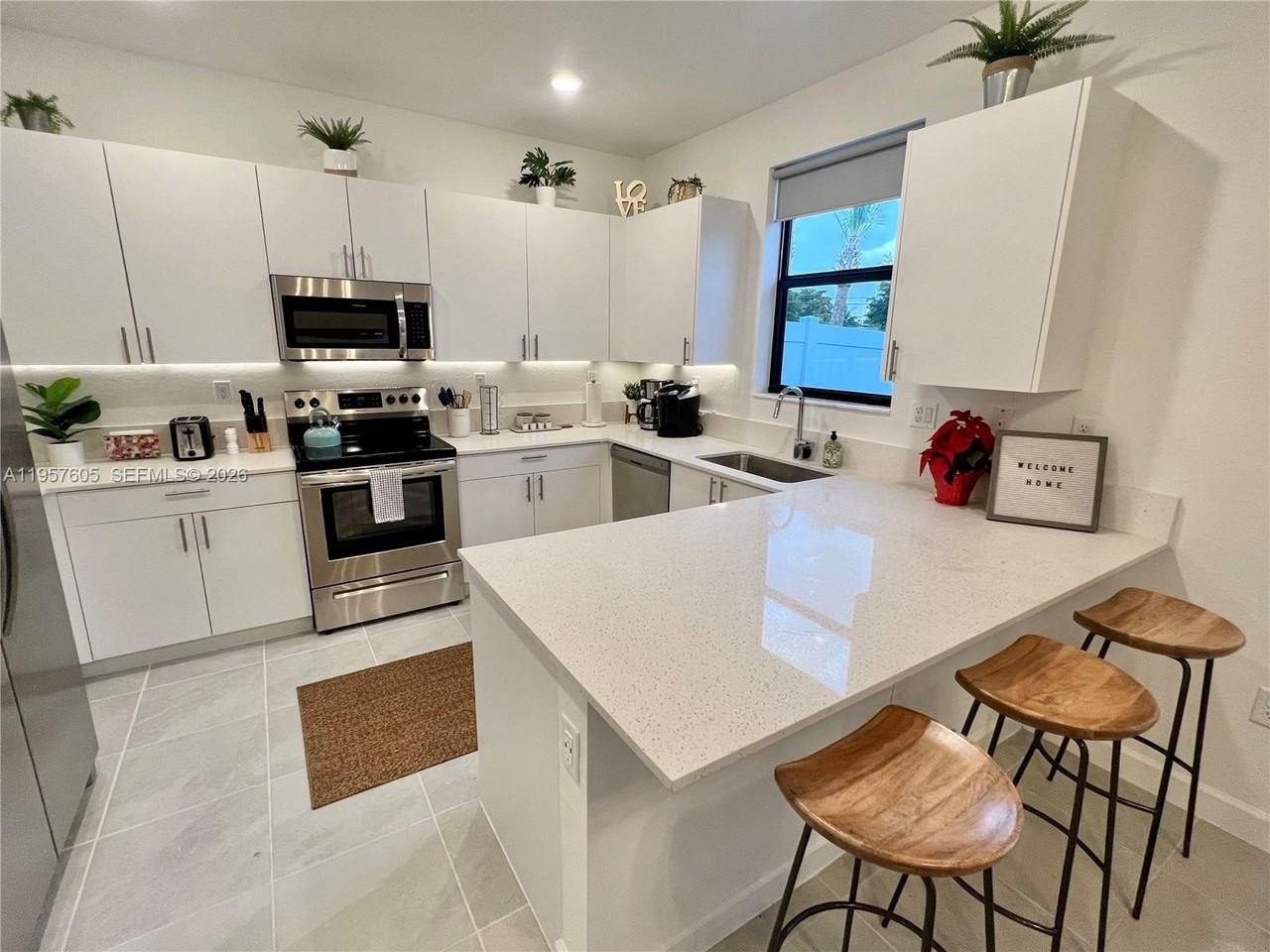 20433 Nw 4th Ct - Photo 2 of 27