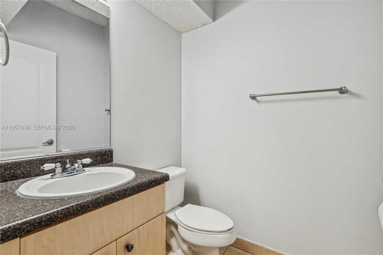 5758 Nw 48th Ave - Photo 6 of 25