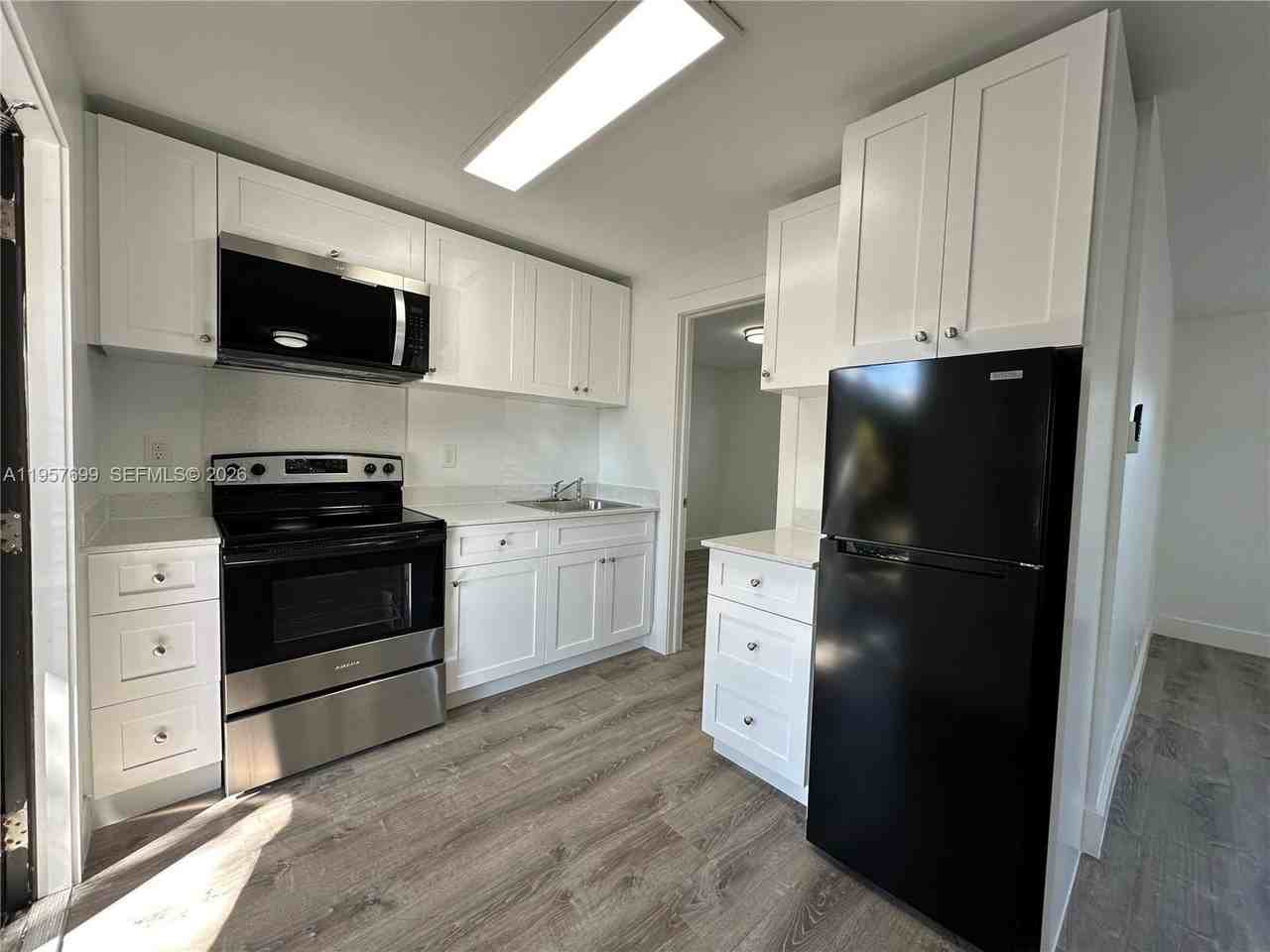 1409 N Dixie Hwy #1 - Photo 2 of 20