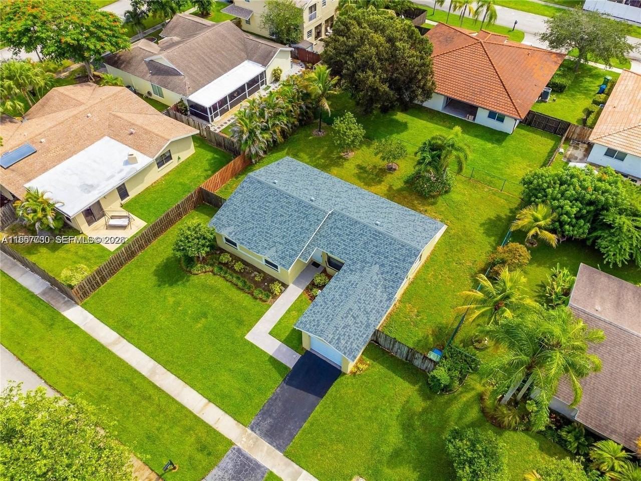 568 Sw 169th Ter #568 - Photo 3 of 13