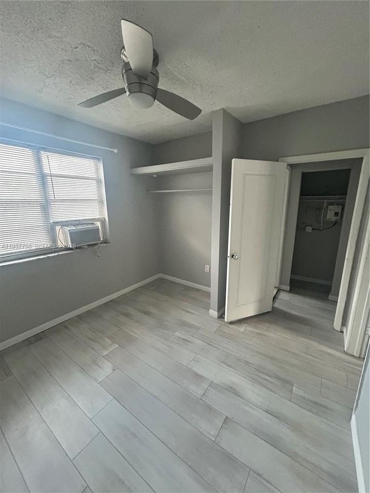 1720 Nw 1st Pl #9 - Photo 4 of 9