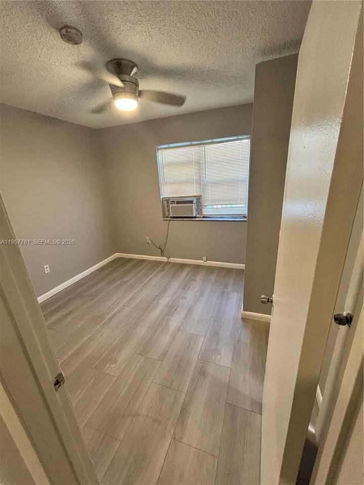 1720 Nw 1st Pl #3 - Photo 2 of 6