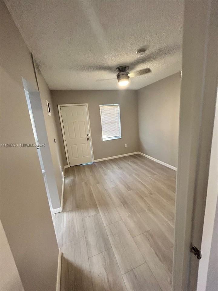 1720 Nw 1st Pl #3 - Photo 3 of 6