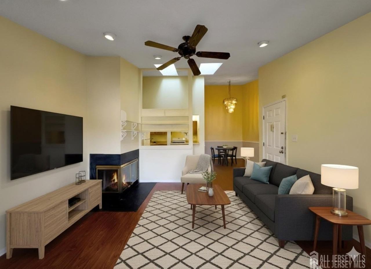 479 Danbury Ln - Photo 2 of 14