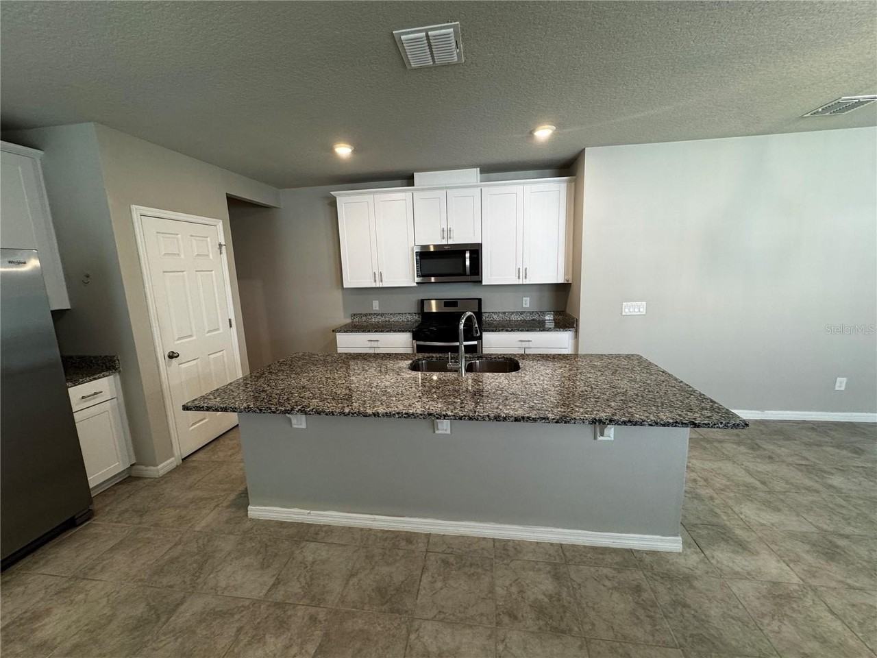 3868 Brant Pl - Photo 4 of 20