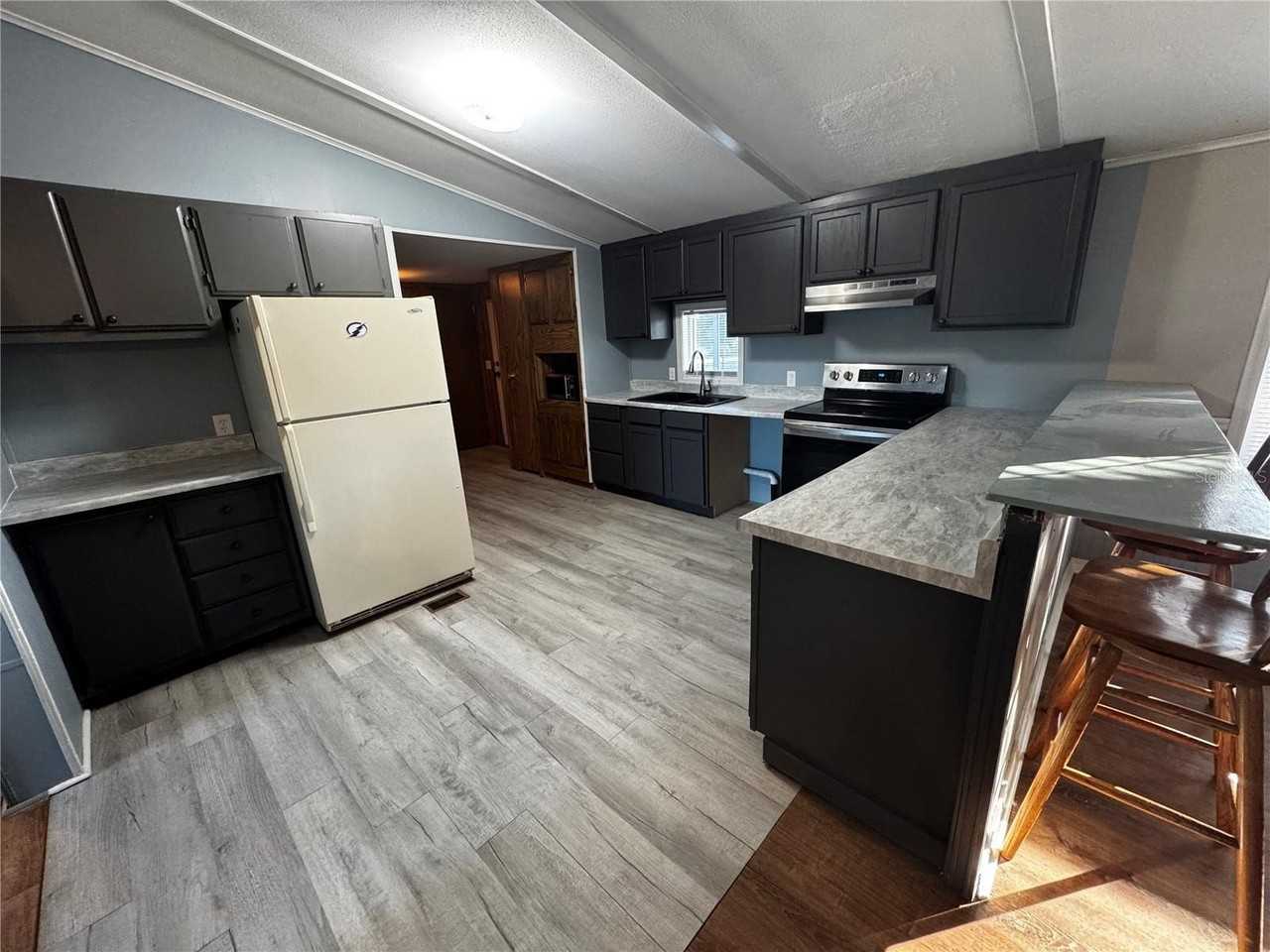 2484 Gator Ln - Photo 6 of 19