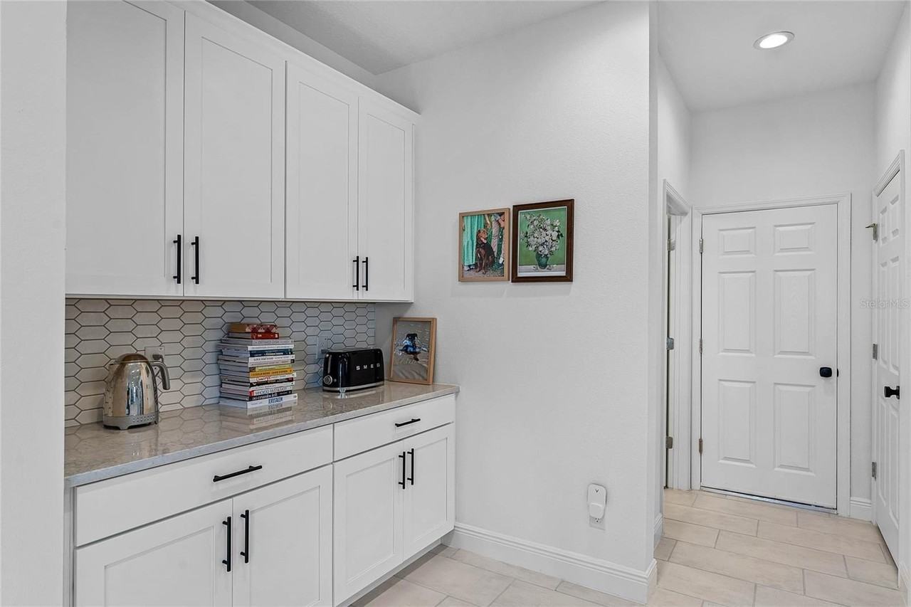 7902 Syracuse Dr - Photo 5 of 23