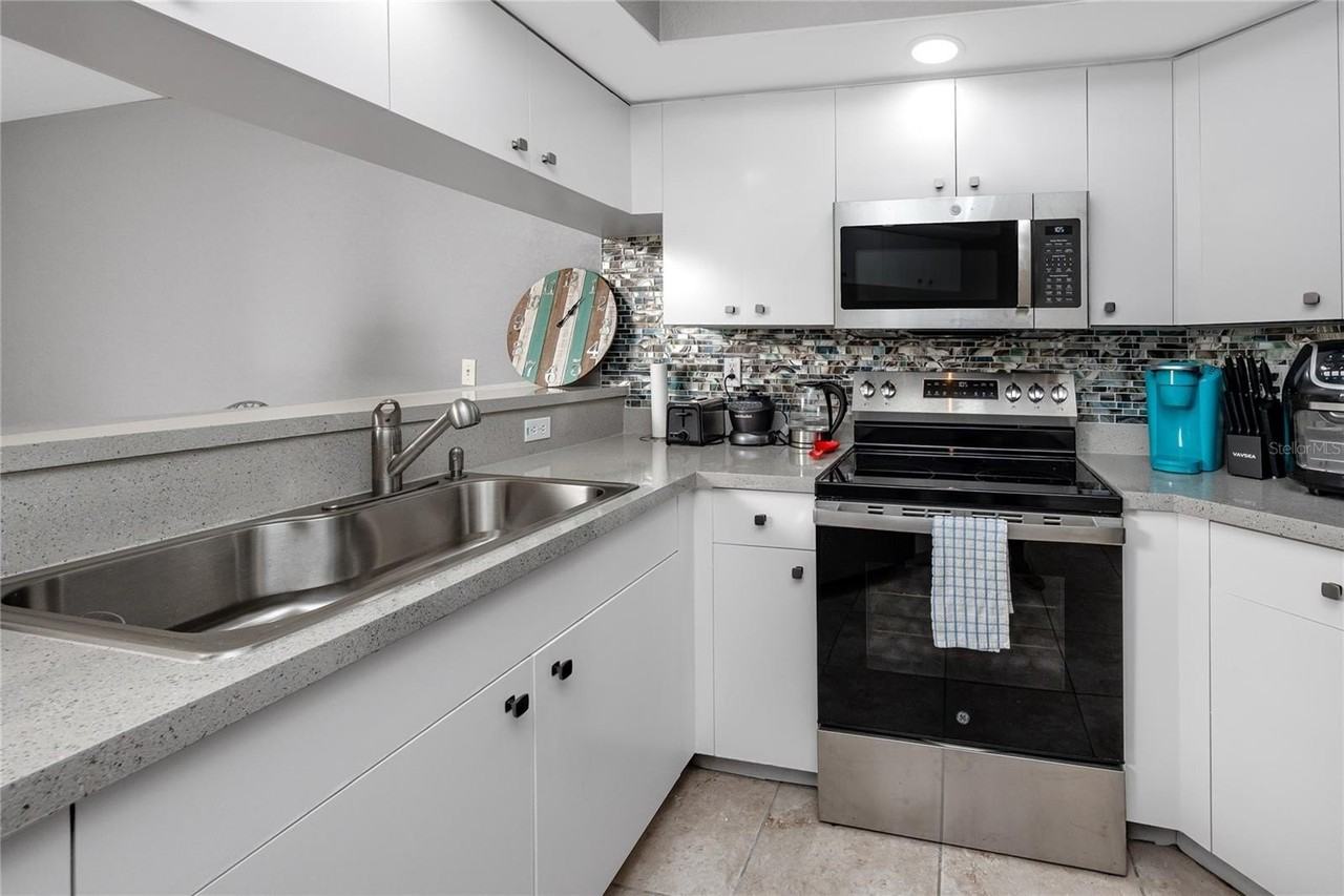 4616 Mirabella Ct - Photo 7 of 34