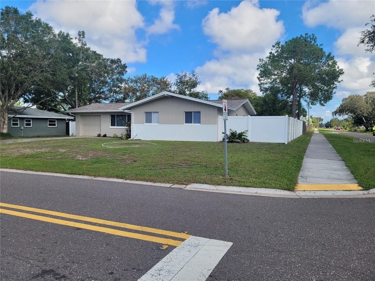 13705 Jamaica Dr - Photo 2 of 29