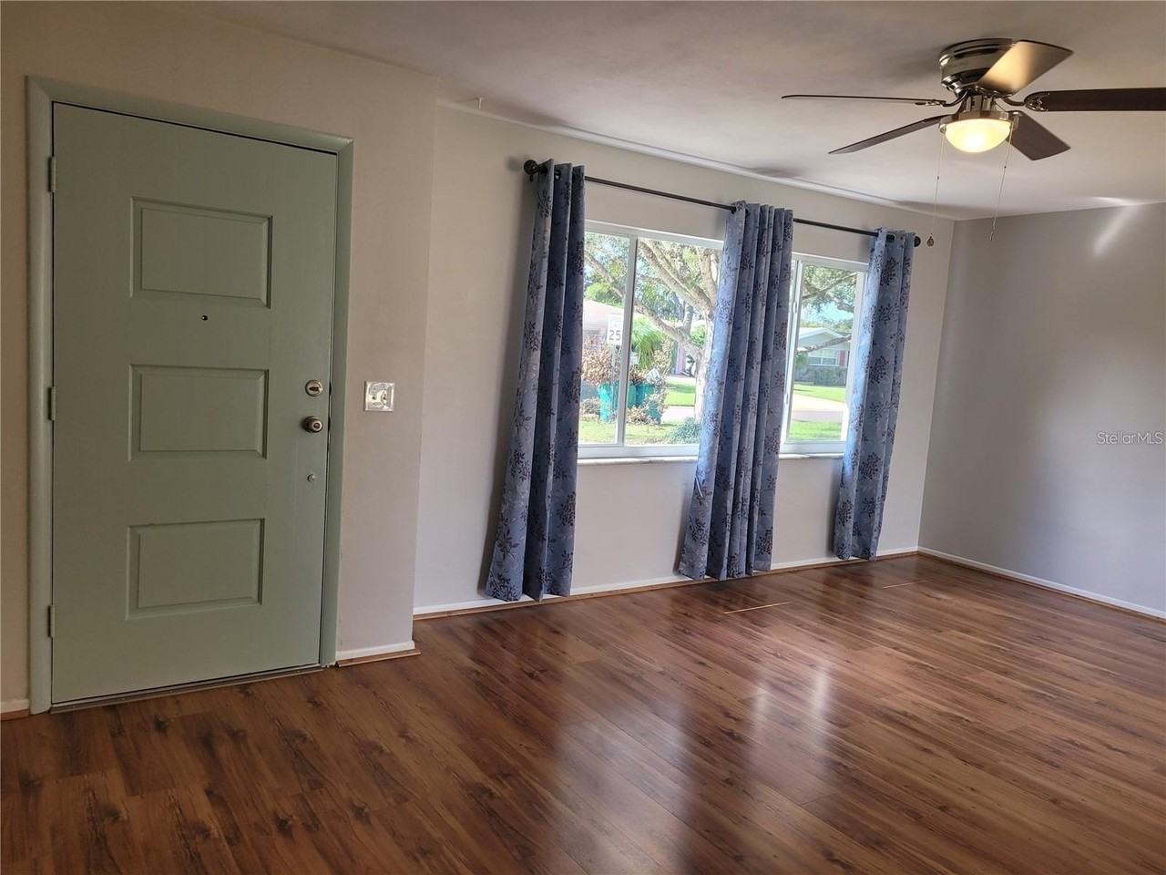 13705 Jamaica Dr - Photo 3 of 29