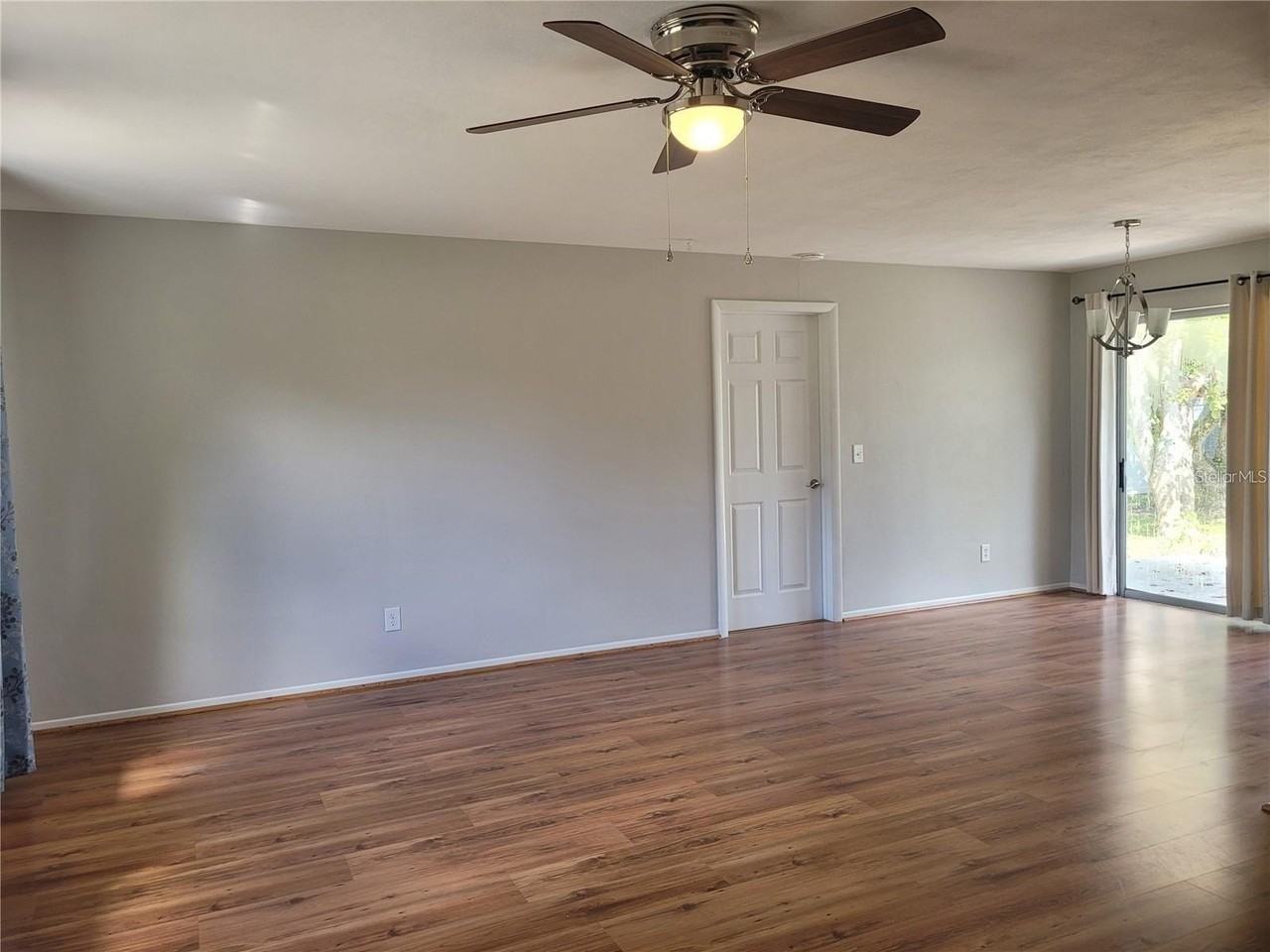 13705 Jamaica Dr - Photo 4 of 29