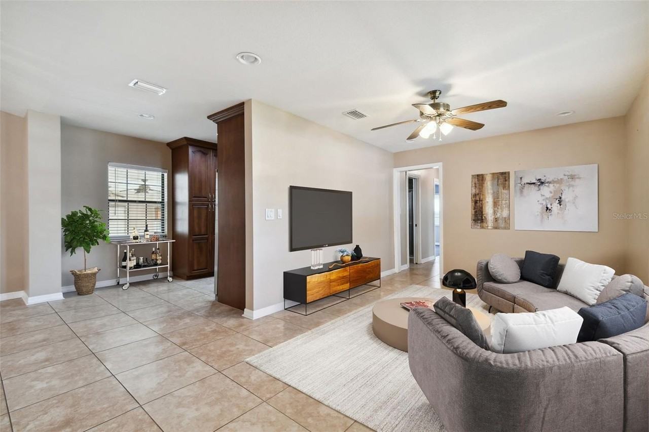 4002 W Mullen Ave - Photo 2 of 16