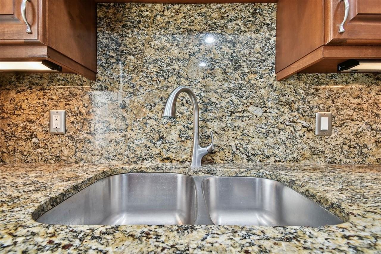 4002 W Mullen Ave - Photo 7 of 16