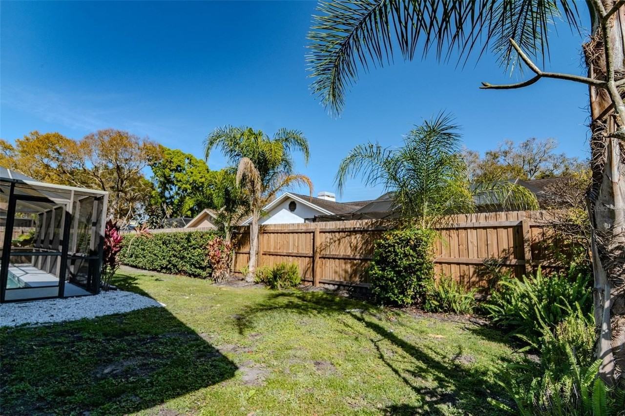 1110 Woodcrest Ave - Photo 5 of 40