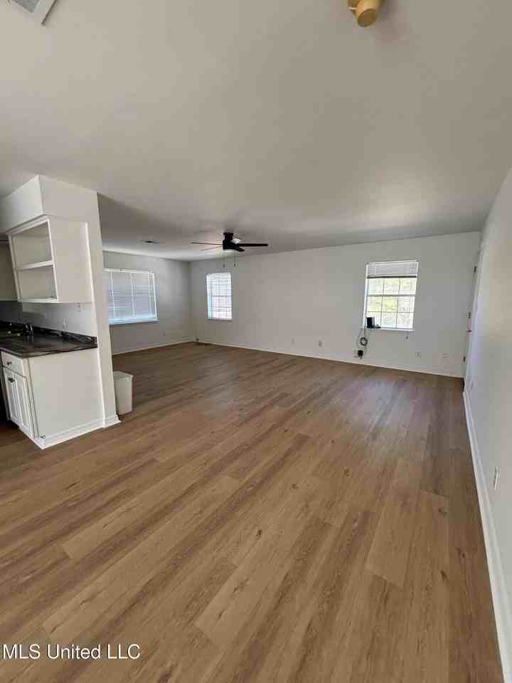 5402 Gex Dr - Photo 3 of 8