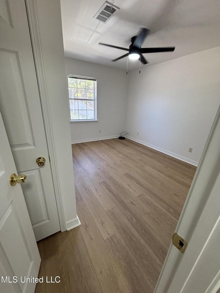 5402 Gex Dr - Photo 7 of 8