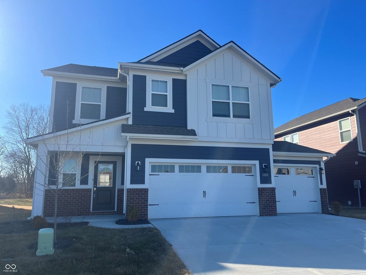 1953 Goodwin Pl - Photo 4 of 28